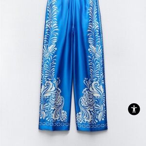 Zara printed pants. Size XS. Still on Zara’s website. Excellent condition.